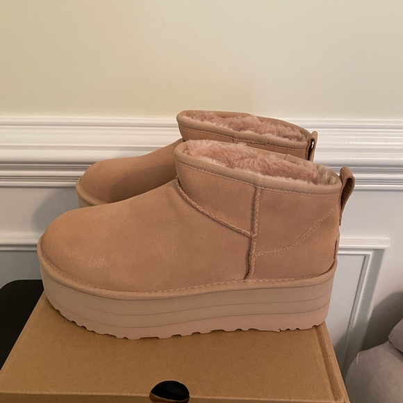 Brand new in box UGG Ultra Mini Platform- Driftwood Ships out same or next - Picture 13 of 16